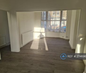 3 bedroom end of terrace house to rent - Photo 2