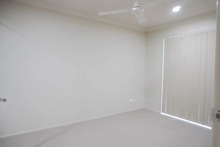 4 Bed, 2 Bath, 2 Car House in Oxenford – Ideal Family Living Awaits! - Photo 3