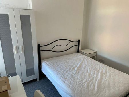 4 bedroom terraced house to rent - Photo 4