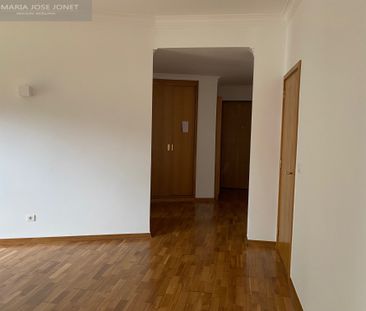 Óptimo T1 sem móveis condomínio com piscina - Photo 2