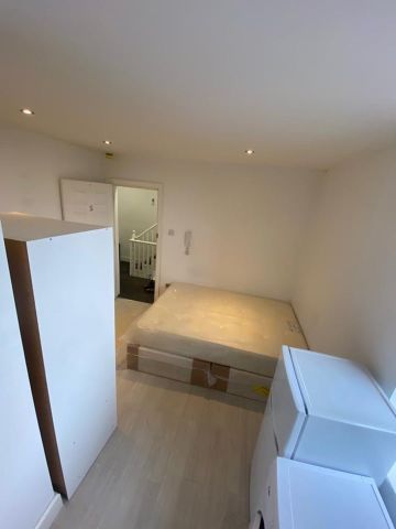 Studio Flat, Quadrant Road, CR7 - Photo 2