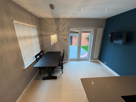 Cedar Grove, Bradmore , Wolverhampton - Photo 2