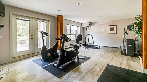 Top Floor Corner Unit | 1 Bed + 1 Bath | Private Balcony | Underground Parking. - Photo 1