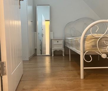 Room in a Shared Flat, Deptford High Street, SE8 - Photo 6