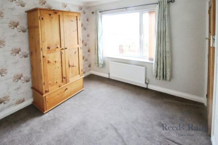 2 bedroom semi-detached house to rent - Photo 3