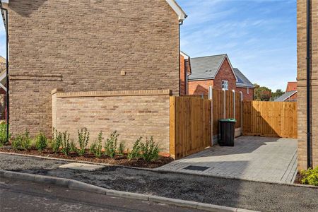 Contemporary family home in desirable village location - Photo 5