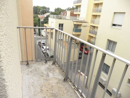 A LOUER T2 MEUBLE NARBONNE - Photo 2