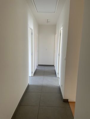 recente nieuwbouw vier slaapkamer EENGEZINSWONING met grote garage & buitenterras - Foto 1