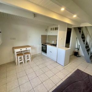 Location Duplex 1 pièces 20 m2 à Saint-Mitre-les-Remparts - Photo 2