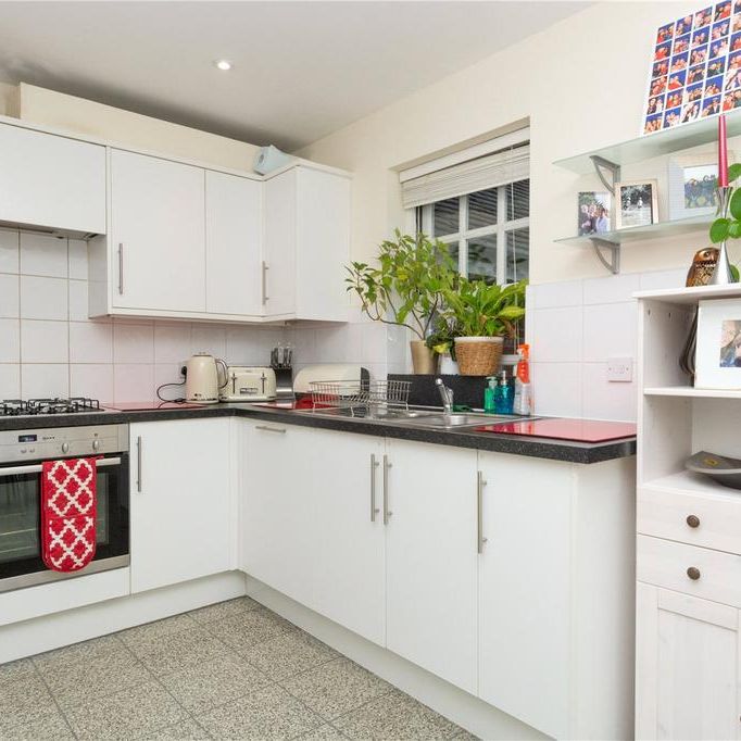 4 bedroom terraced house to rent - Photo 1