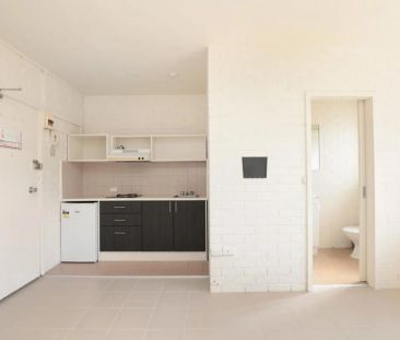 Easy-Care Studio Apartment Close to Chapel Street & Transport! - Photo 4