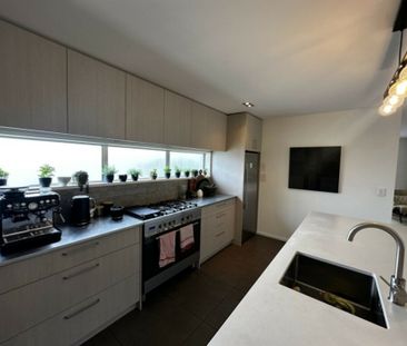 Simply stunning and super private - Photo 5