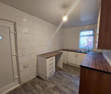 3 bedroom terraced house to rent - Photo 4