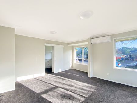 MT ALBERT - 2 bedroom unit with a garage - Photo 4