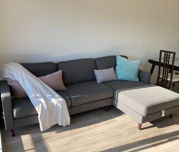 Dernière Étage - Lumnieux- 3-1/2 Près du Métro Angrignon - Meublé - Photo 3