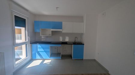 location Appartement T3 DE 62.6m² À ELANCOURT - Photo 3