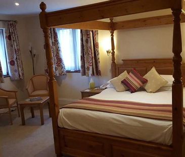 Former Hotel, now Contractor Accommodation, Ensuite Rooms by the We... - Photo 3