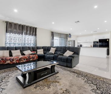 Lovely Four Bedroom Home - Photo 2