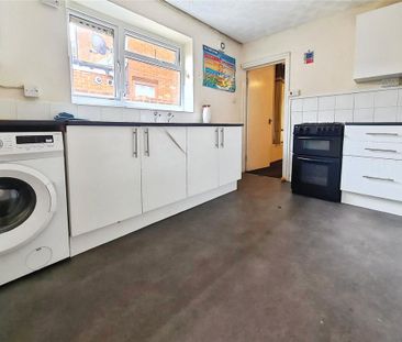 3 bedroom terraced house to rent - Photo 6