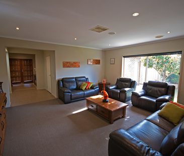 Fantastic 4 Bedroom Home in Kialla - Photo 4