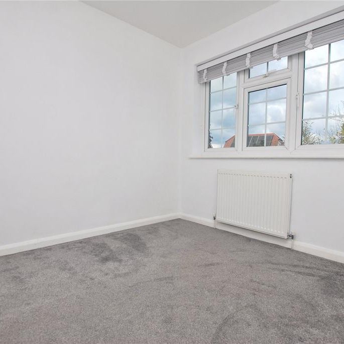 3 bedroom end of terrace house to rent - Photo 1