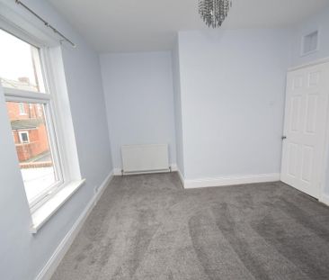 2 bedroom end of terrace house to rent - Photo 5