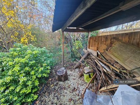 2 bedroom semi-detached house to rent - Photo 3