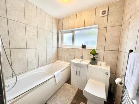 4 bedroom flat to rent - Photo 5