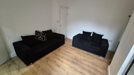 4 bedroom terraced house to rent - Photo 3