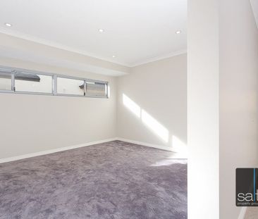 19 Stitfold Promenade, Salter Point - Photo 1