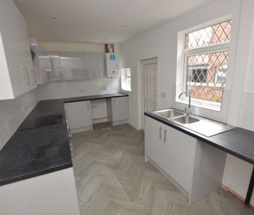 3 Bedroom Terraced House - Photo 2