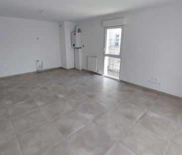 location Appartement T3 DE 63.7m² À SAINT EGREVE - Photo 2