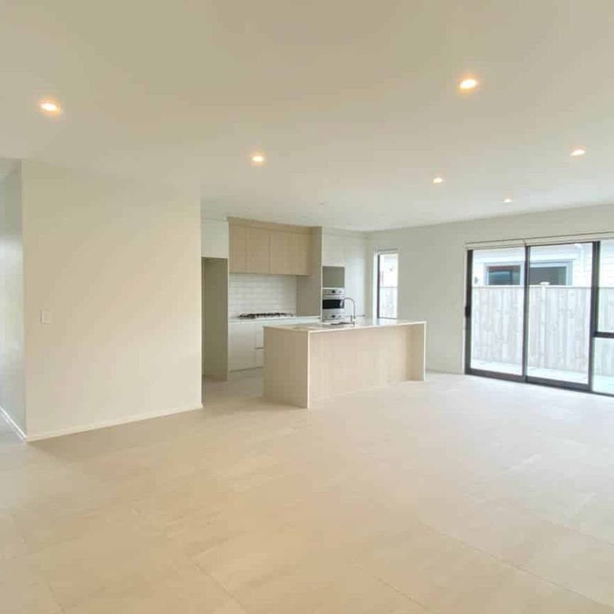 Stunning 4-Bedroom Home - Photo 1