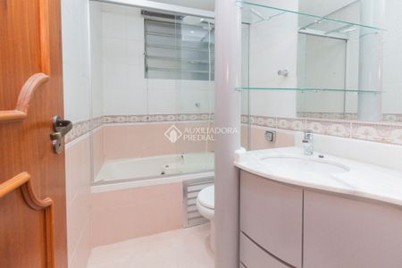 Casa com 3 quartos e 300m² para alugar em Três Figueiras, Porto Alegre. - Foto 3