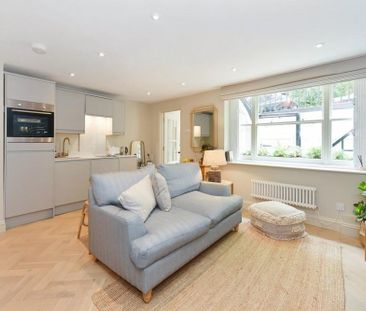 Studio Flat, Kensington Gardens Square, W2 - Photo 2