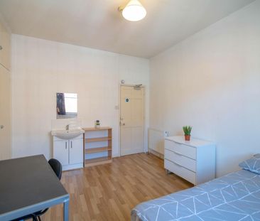 66, Micklegate - Photo 4