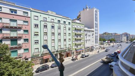Room in a shared 11-bedroom apartment for rent in Lisbon - Foto 2