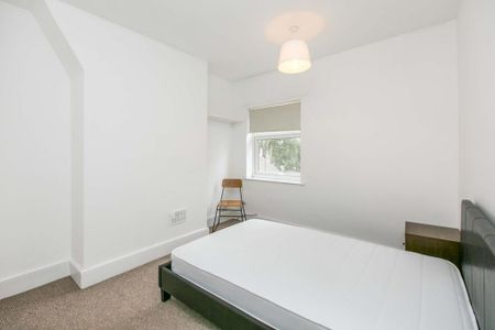 4 bedroom terraced house to rent - Photo 2