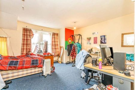 5 bedroom terraced house to rent - Photo 4