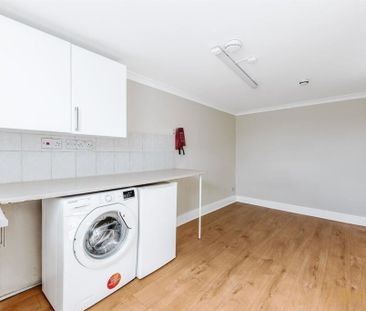 West Cromwell Road, SW5 - Photo 3