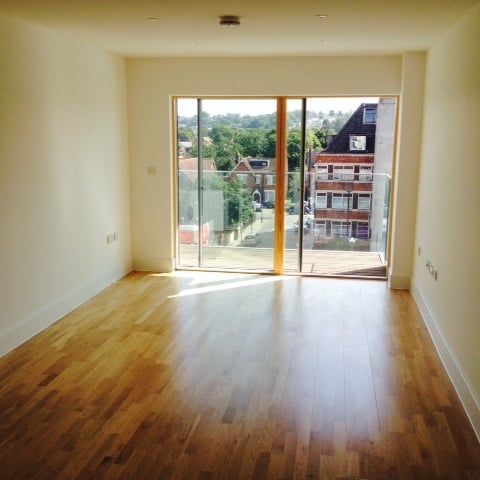 2 Bed Flat, Derry Court, SW16 - Photo 1