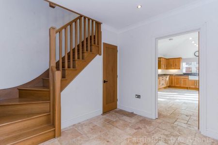 4 bedroom semi-detached house to rent - Photo 2