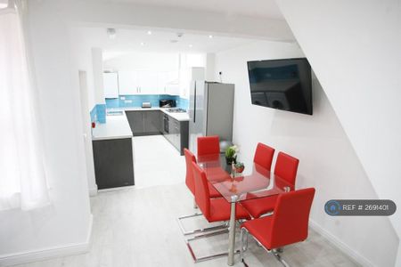 6 bedroom terraced house to rent - Photo 3