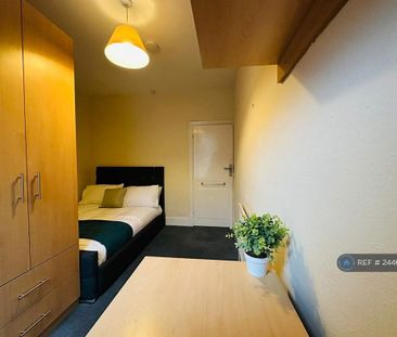 1 bedroom in a house share to rent - Photo 5