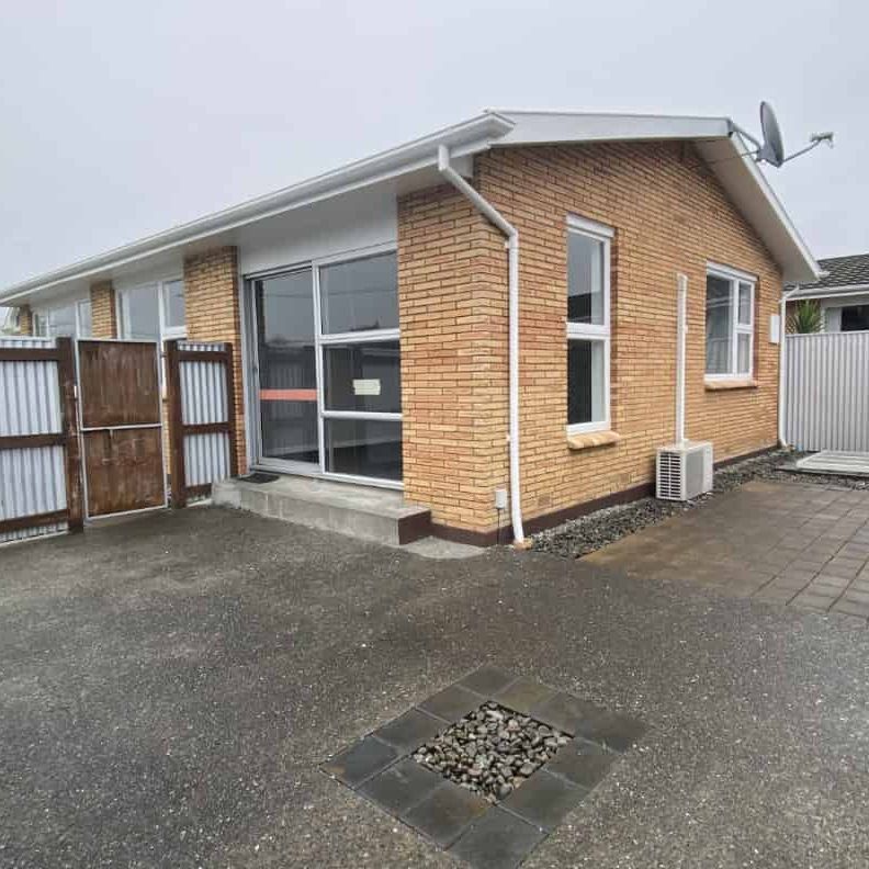 Fully renovated 2 bedroom home - Photo 1