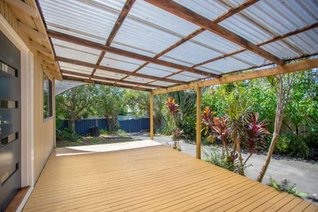 freshly renovated three-bedroom home - Photo 2