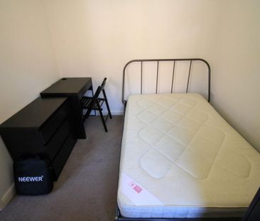 5 bedroom terraced house to rent - Photo 4