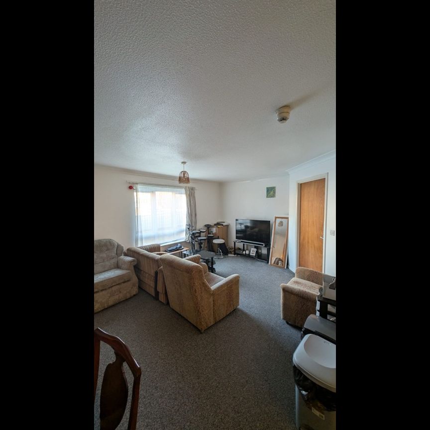 Room in a Shared Flat, Brook Court, NG7 - Photo 1