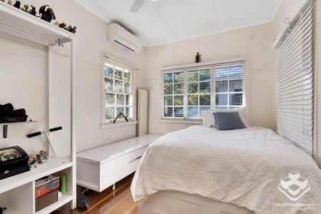 Charming Family Home in the Highly Sought-After St Peters Precinct - Photo 5