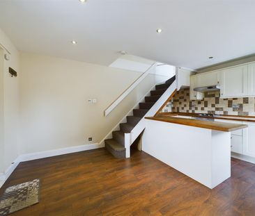 Lancelot Close, Ifield West - Photo 2